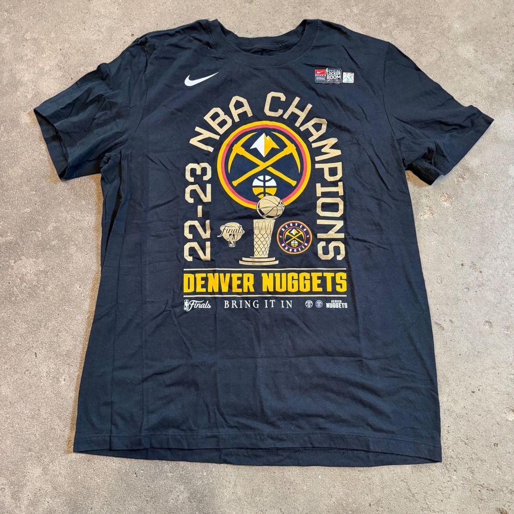Nike T-Shirt Mens Large Black Denver Nuggets 22-23 NBA Champions Locker Room Tee